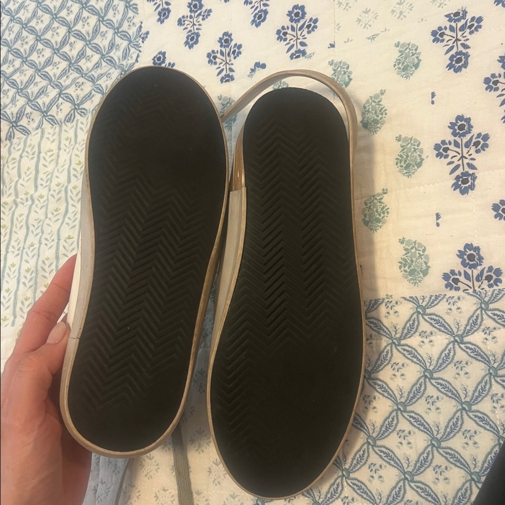 Golden Goose White Leather Sneakers with Silver Star - Picture 6 of 10